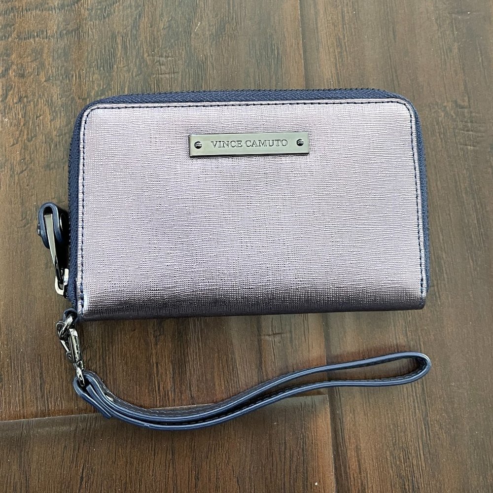 NWOT Vince Camuto Vivi Indexer Wristlet Clutch Leather Wallet (Purple Silver)